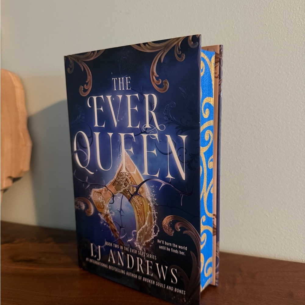 The Ever Queen by LJ Andrews - custom sprayed edges
